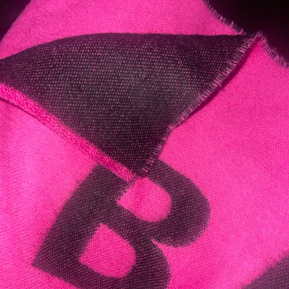 100% Authentic Balenciaga Macro Logo Jacquard Wool Scarf - Picture 2 of 4